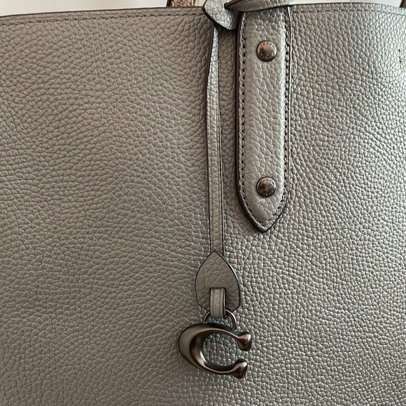 Coach tote handbag in grey color with signature coach interior - Picture 3 of 15